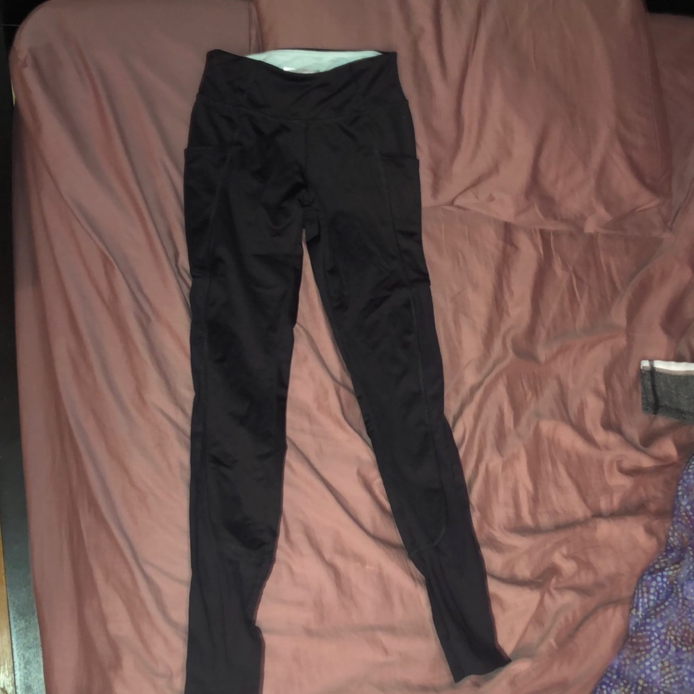 black workout leggings